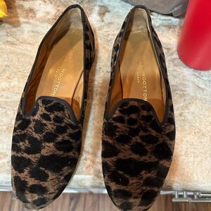 Beautiful stubs and Wooten animal print size 8
